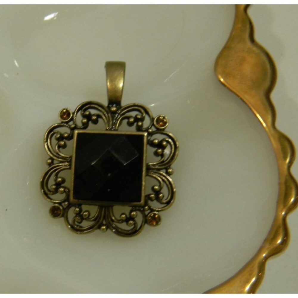 Premier Designs Black Antiqued Gold Pendant Magnetic for use with Beads